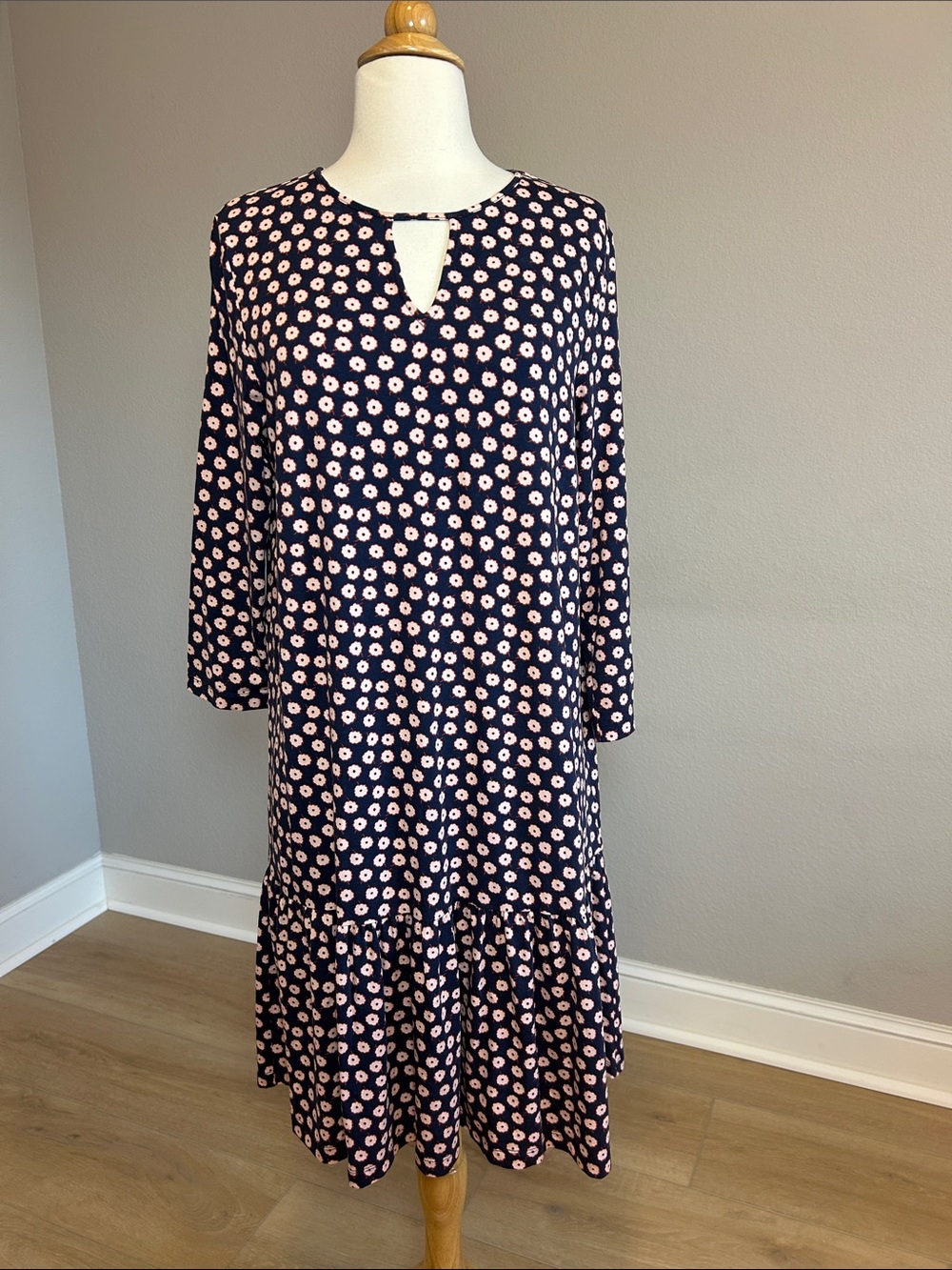 Boden Selena Jersey Knit Dress Size US 8 R Floral Navy Keyhole Neck Peplum Hem - Picture 15 of 16